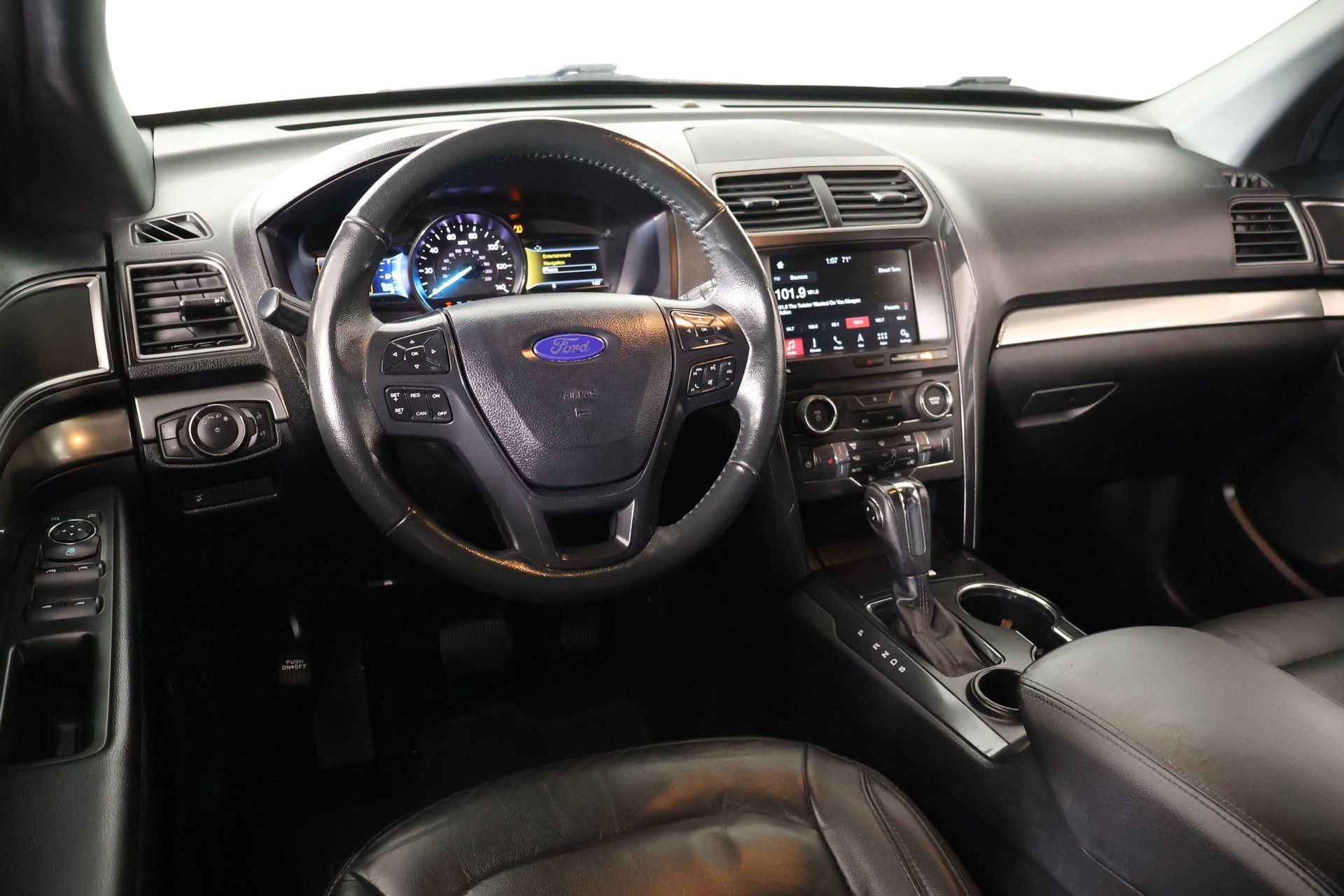 Used 2018 Ford Explorer XLT w/ Equipment Group 202A image 2