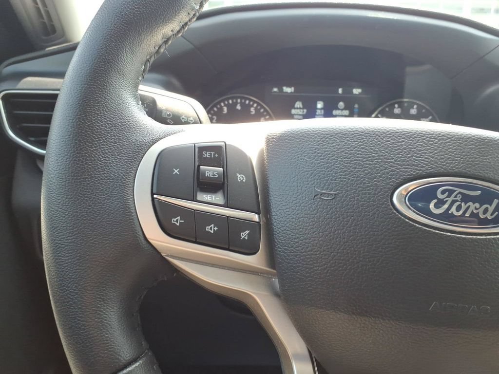 Used 2024 Ford Explorer XLT w/ Equipment Group 202A AWD/4WD image 17