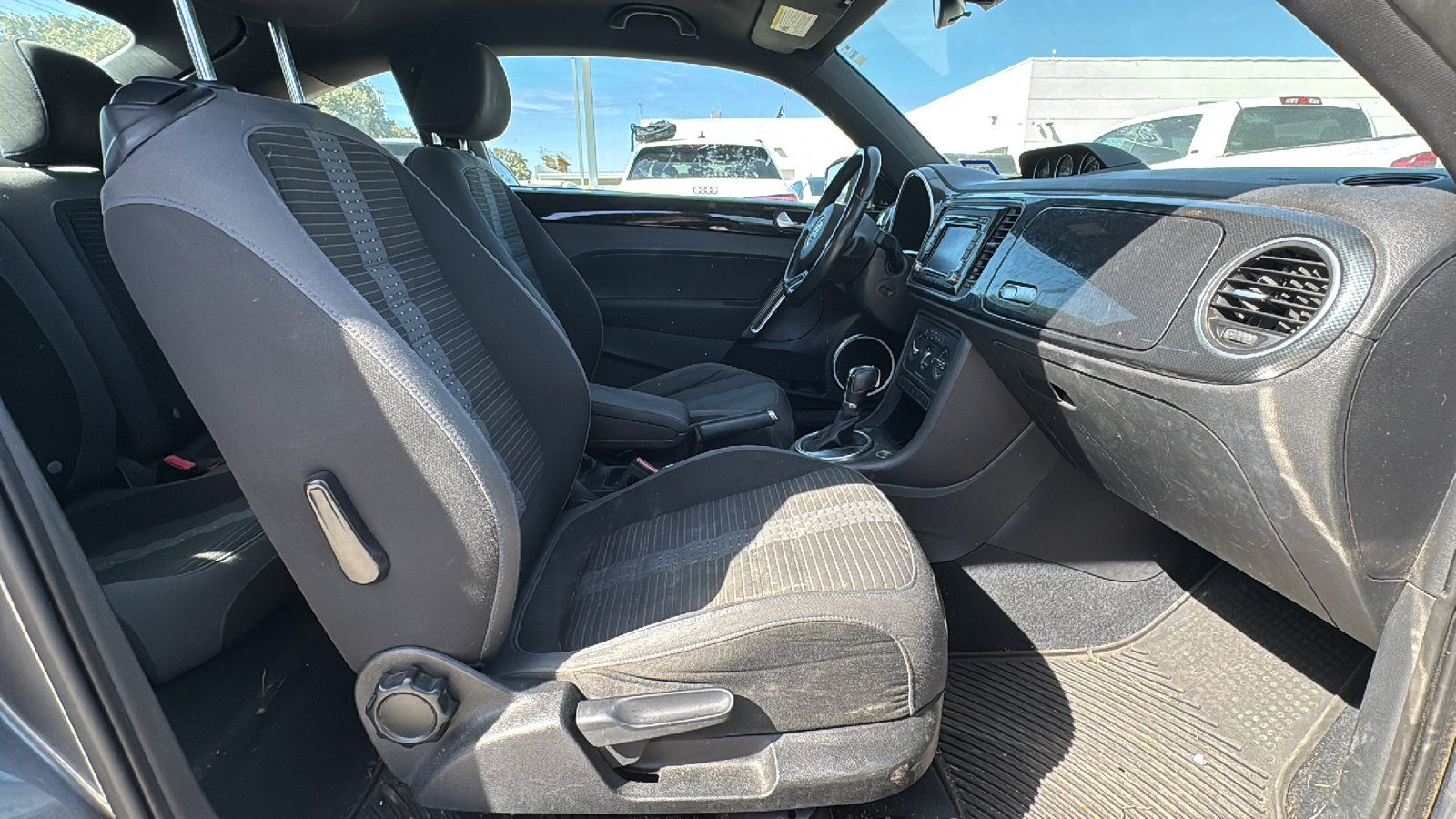 Used 2014 Volkswagen Beetle R-Line image 24