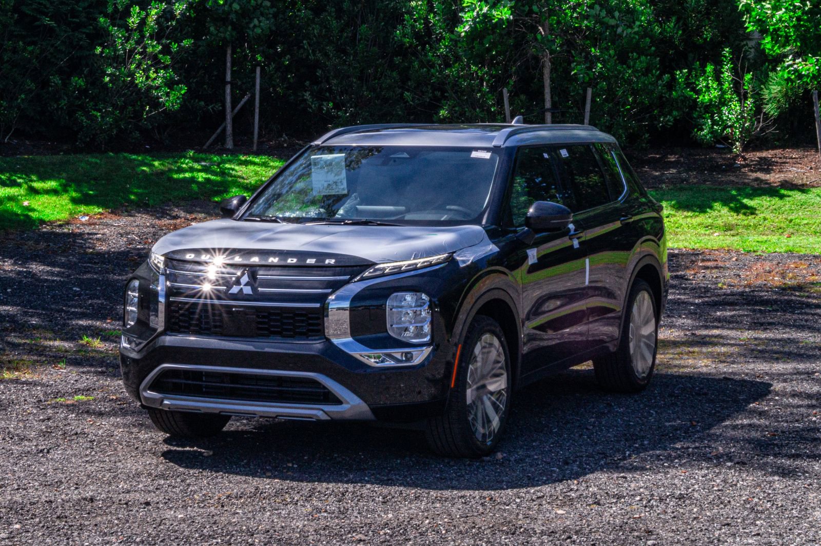 New 2025 Mitsubishi Outlander AWD image 1