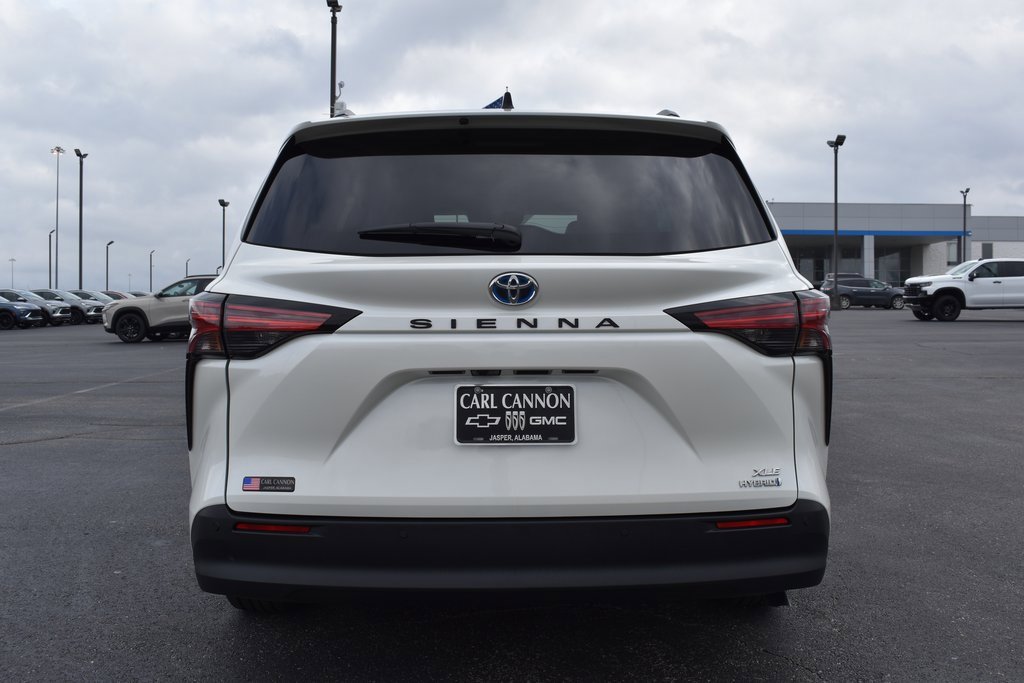 Used 2021 Toyota Sienna XLE image 6