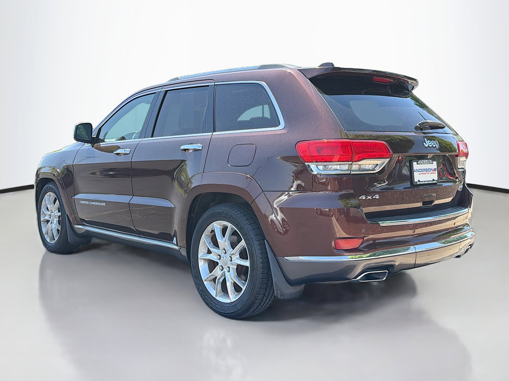 Used 2015 Jeep Grand Cherokee Summit AWD/4WD image 13