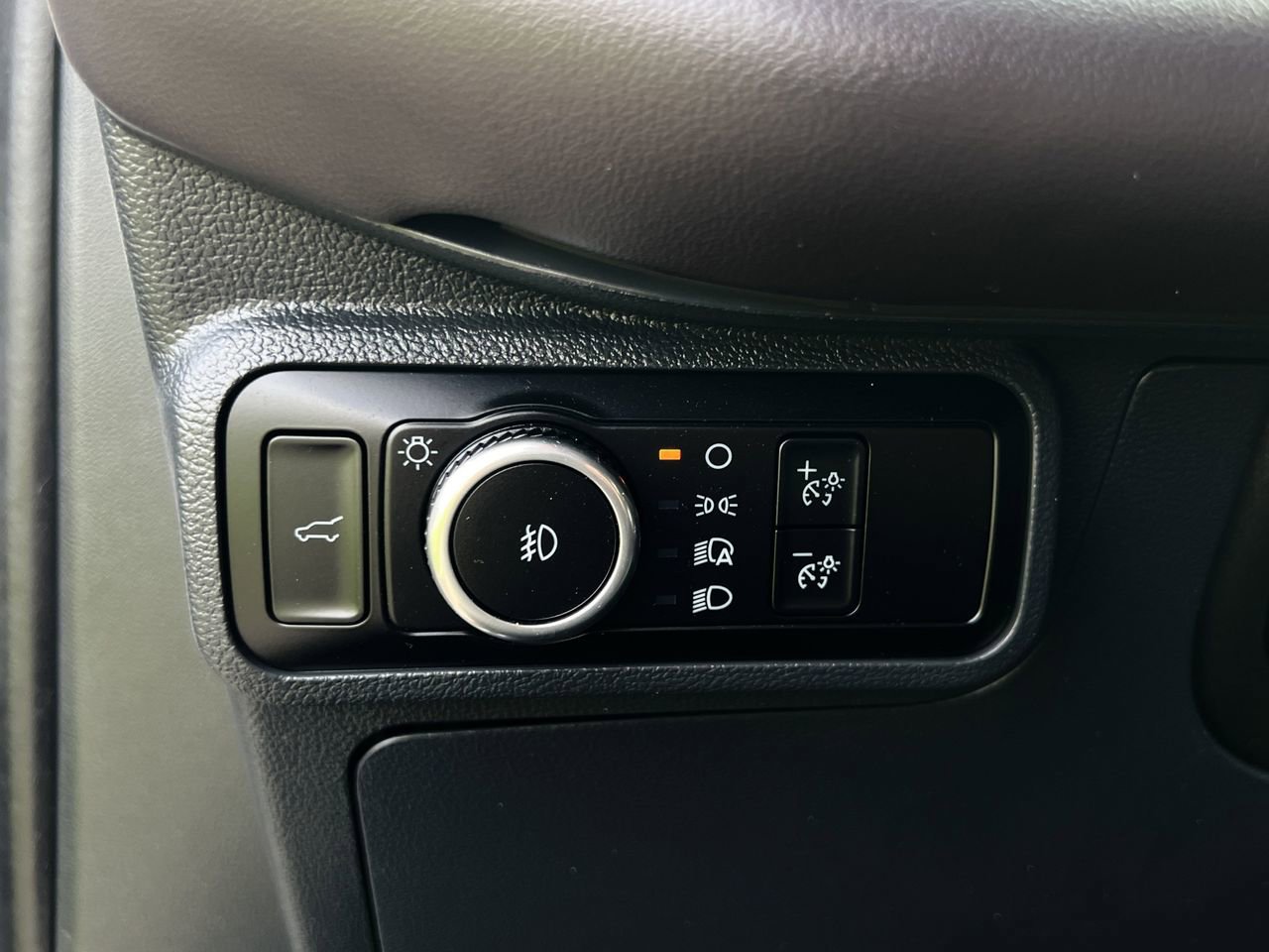 Used 2025 Ford Explorer Platinum image 14