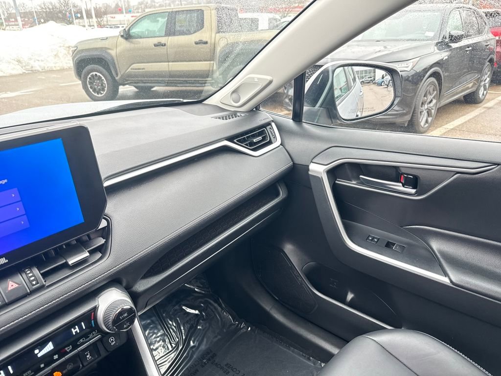 Used 2023 Toyota RAV4 XLE Premium image 29