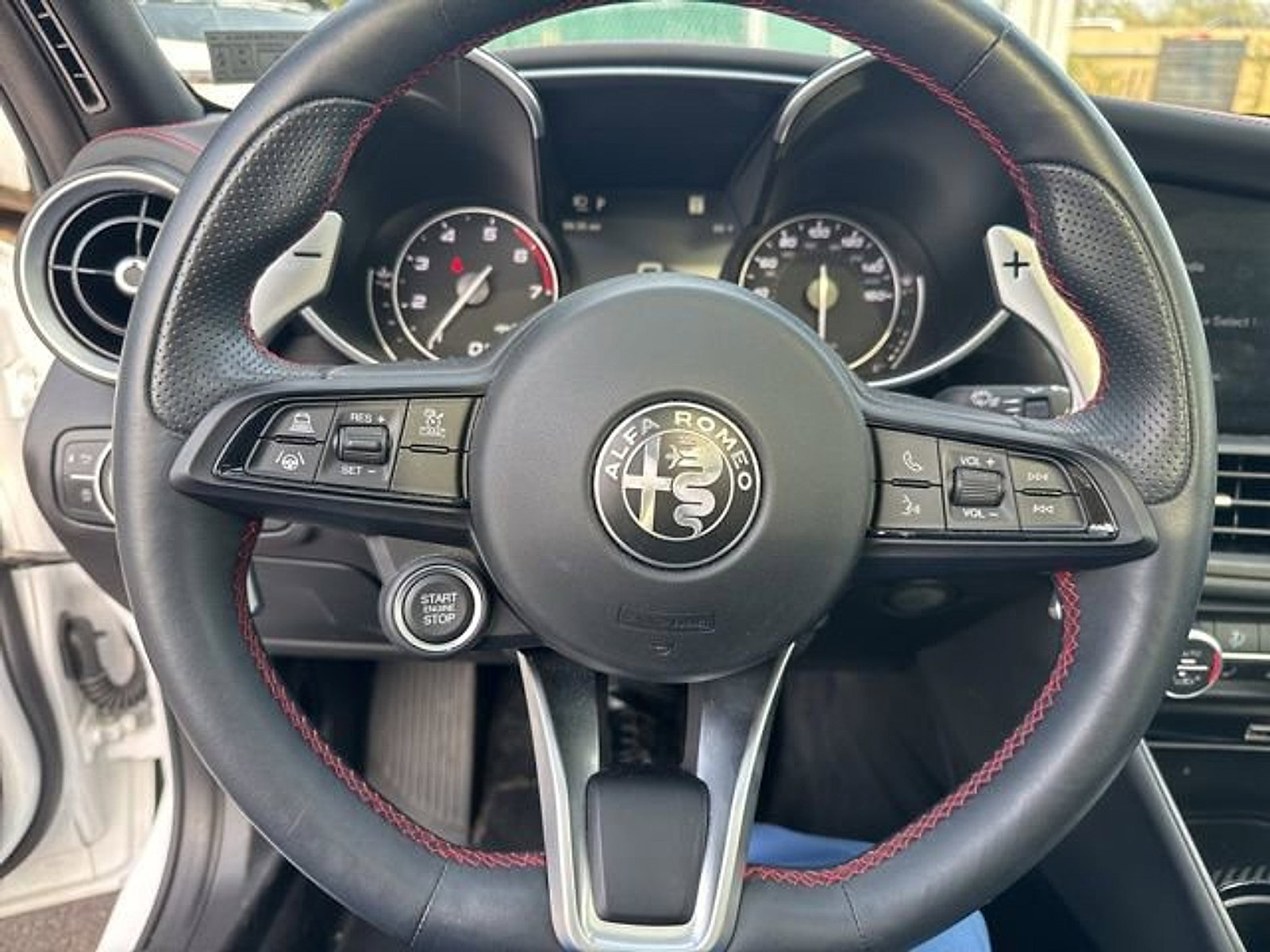 Used 2023 Alfa Romeo Giulia Estrema image 16