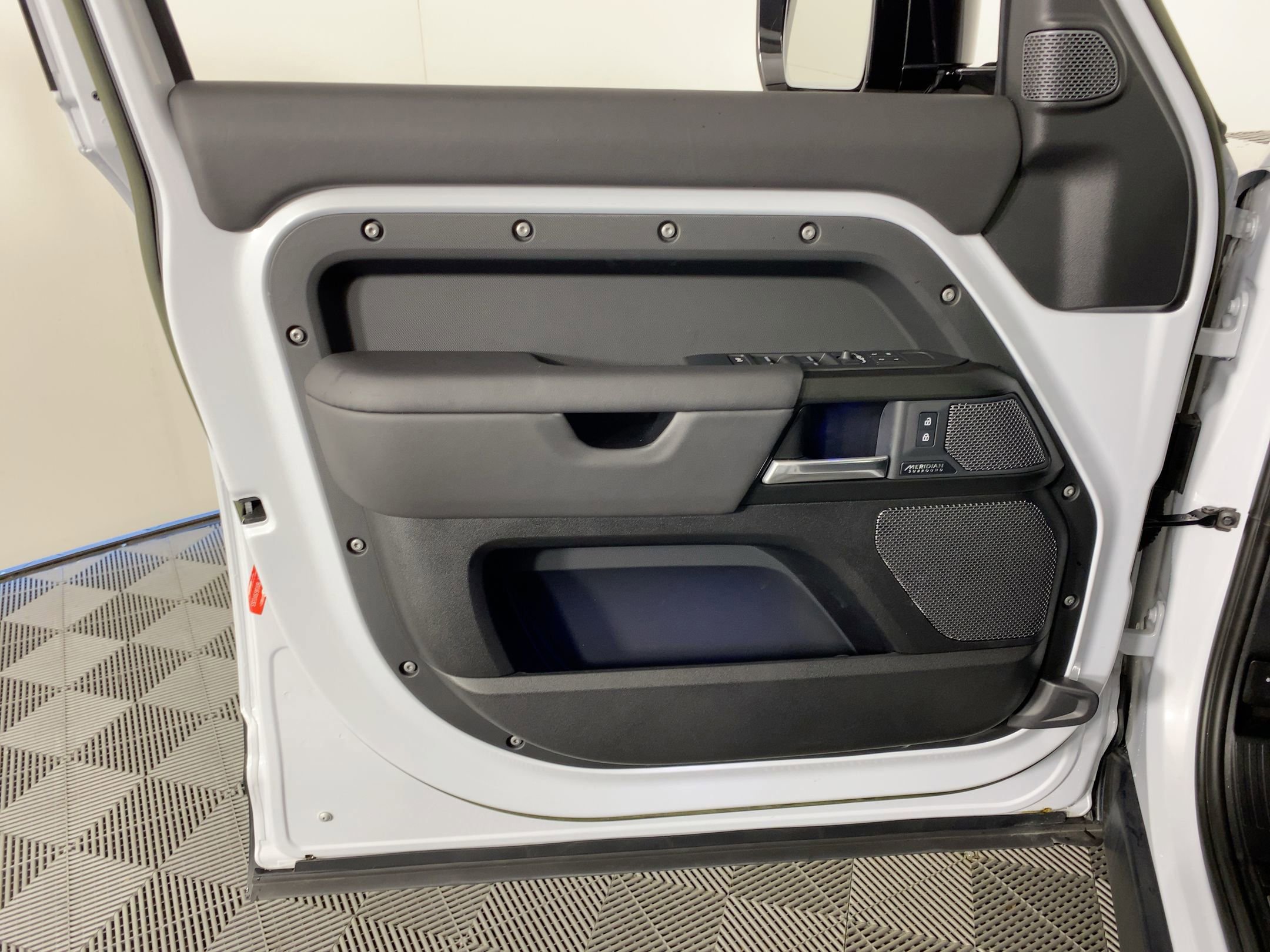 Certified 2023 Land Rover Defender 110 V8 AWD/4WD image 20