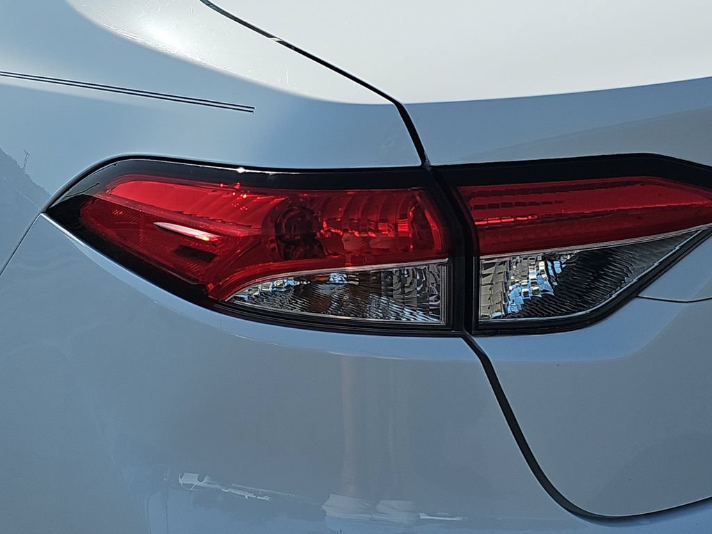 Used 2021 Toyota Corolla LE FWD image 34
