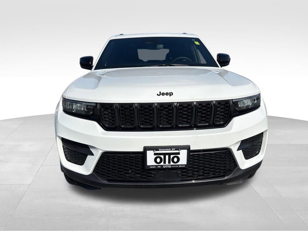 Used 2023 Jeep Grand Cherokee Altitude image 2