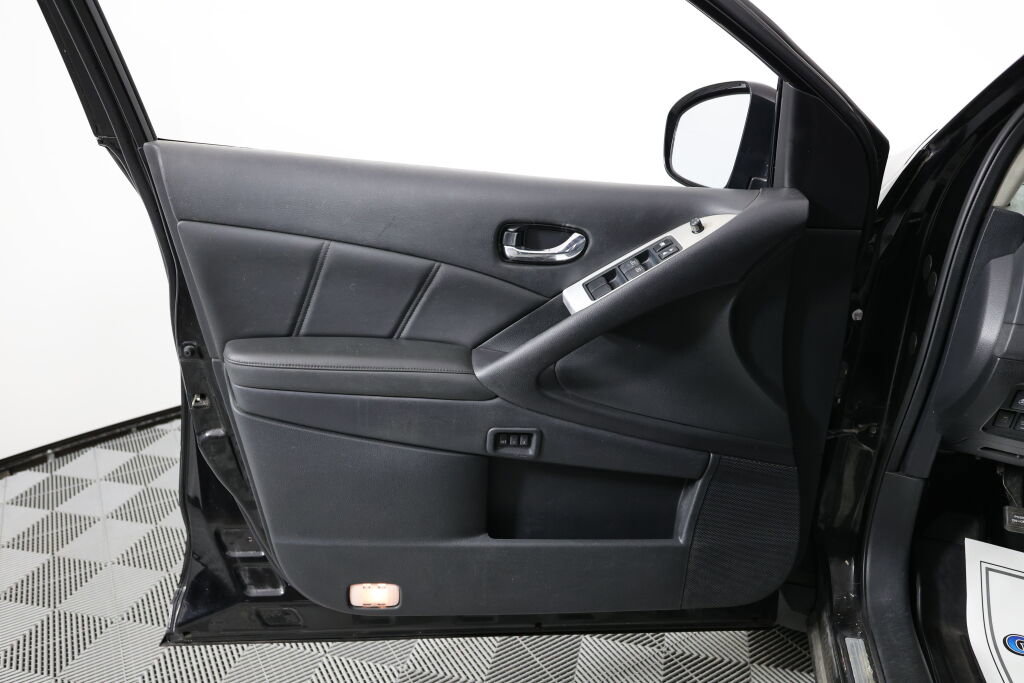 Used 2011 Nissan Murano SL w/ Navigation Pkg AWD/4WD image 12