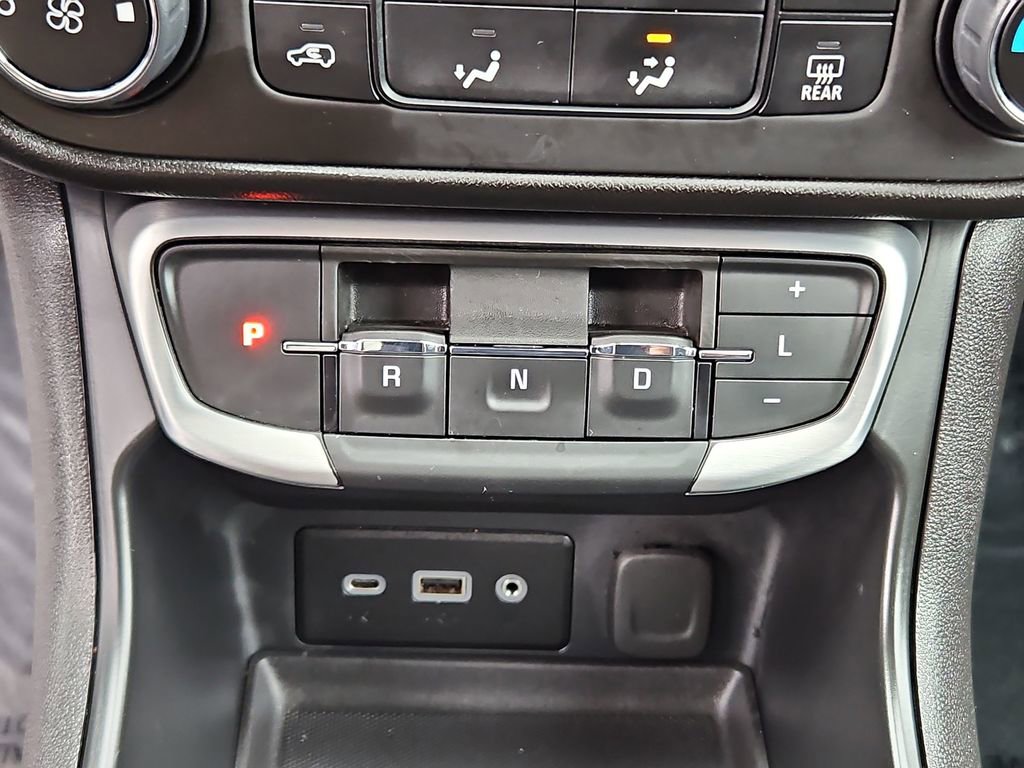 Used 2024 GMC Terrain SLE image 17