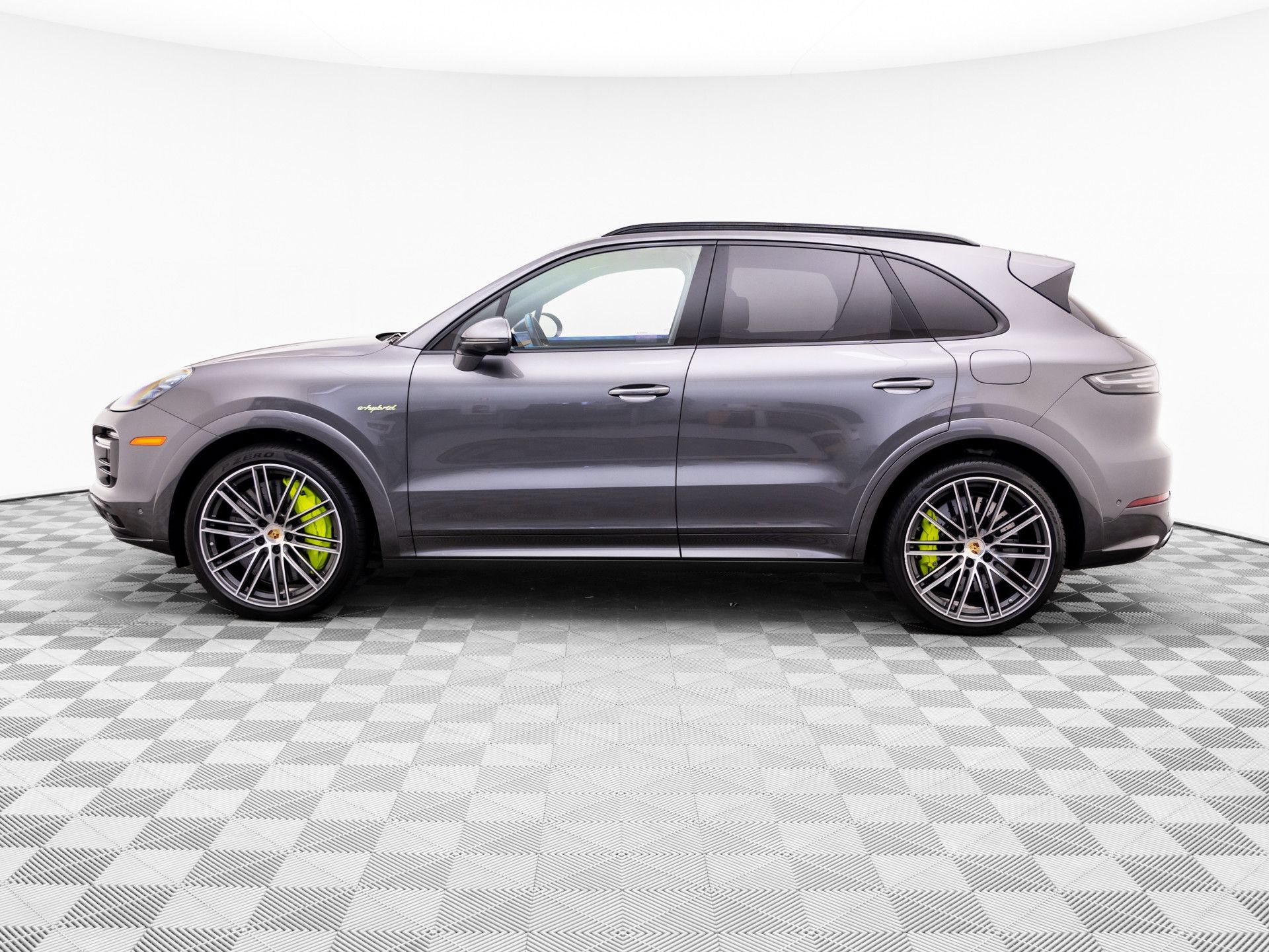 Used 2023 Porsche Cayenne Turbo S AWD/4WD image 2