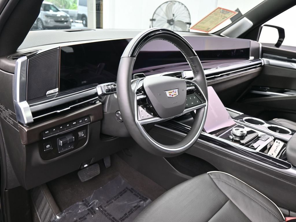 Used 2025 Cadillac Escalade ESV Sport w/ Touring Package image 10
