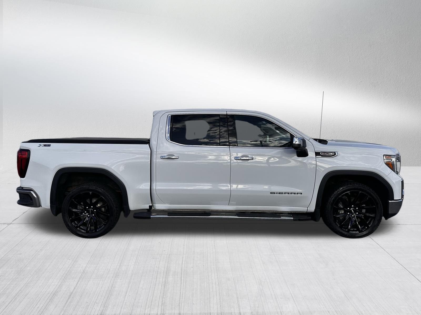 Used 2022 GMC Sierra 1500 SLT w/ SLT Premium Plus Package AWD/4WD image 8