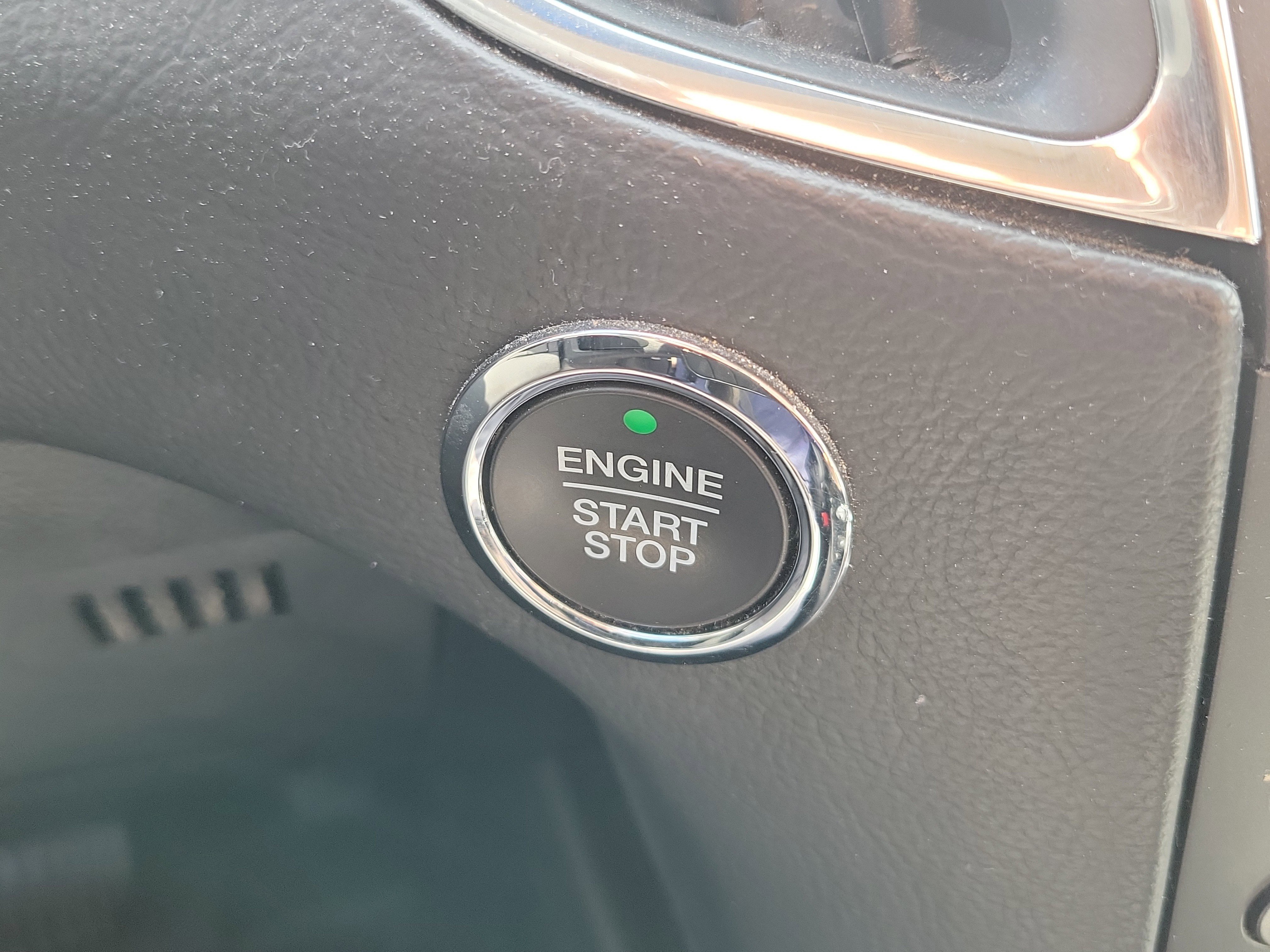 Used 2018 Ford Edge Titanium image 32