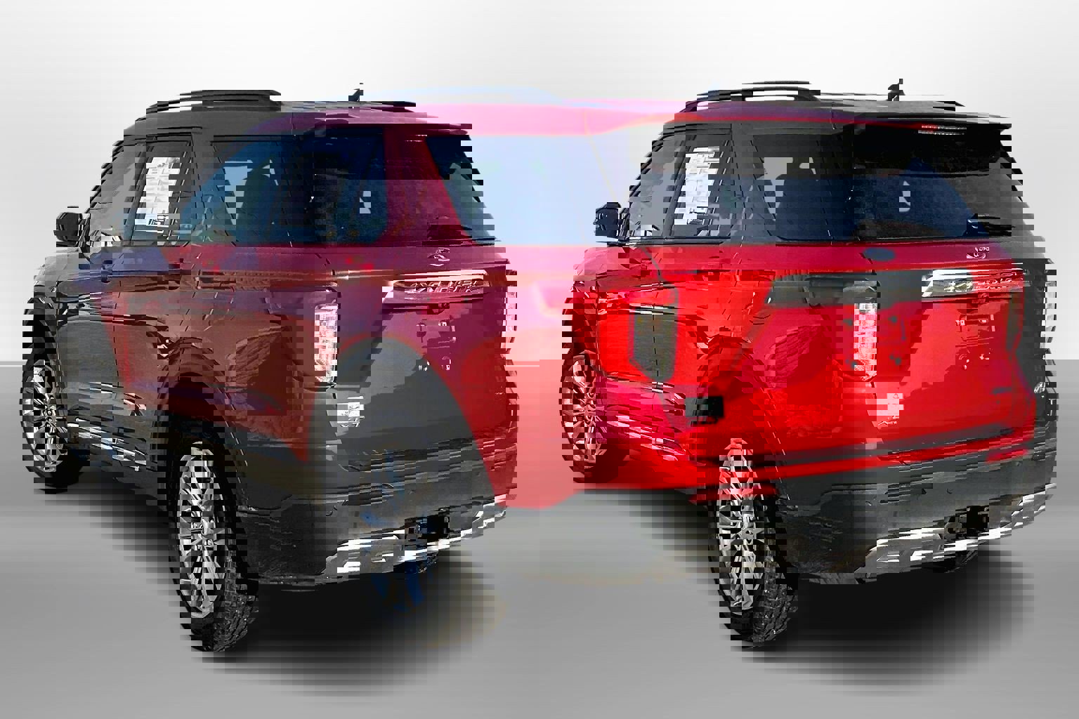 Used 2022 Ford Explorer XLT w/ Equipment Group 202A image 10