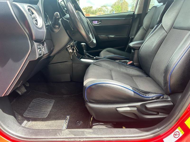 Used 2017 Toyota Corolla SE w/ Carpet Mat Package (TMS) FWD image 6