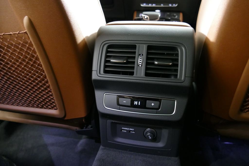 Certified 2025 Audi Q5 2.0T Premium Plus w/ Premium Plus Package AWD/4WD image 5