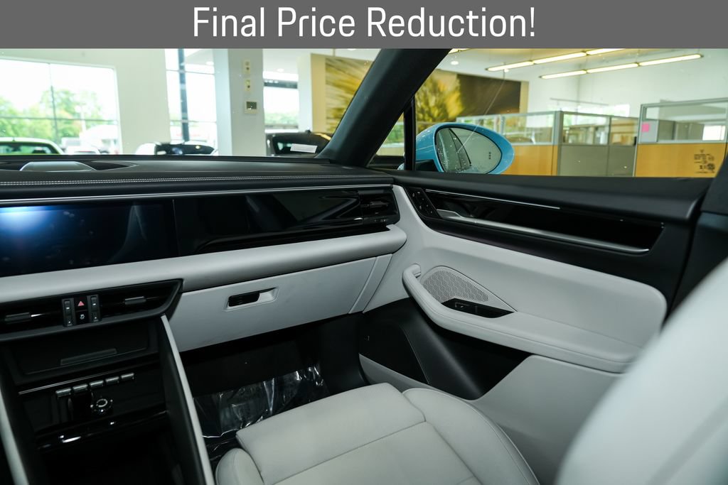 Used 2025 Porsche Macan 4S Electric AWD/4WD image 33