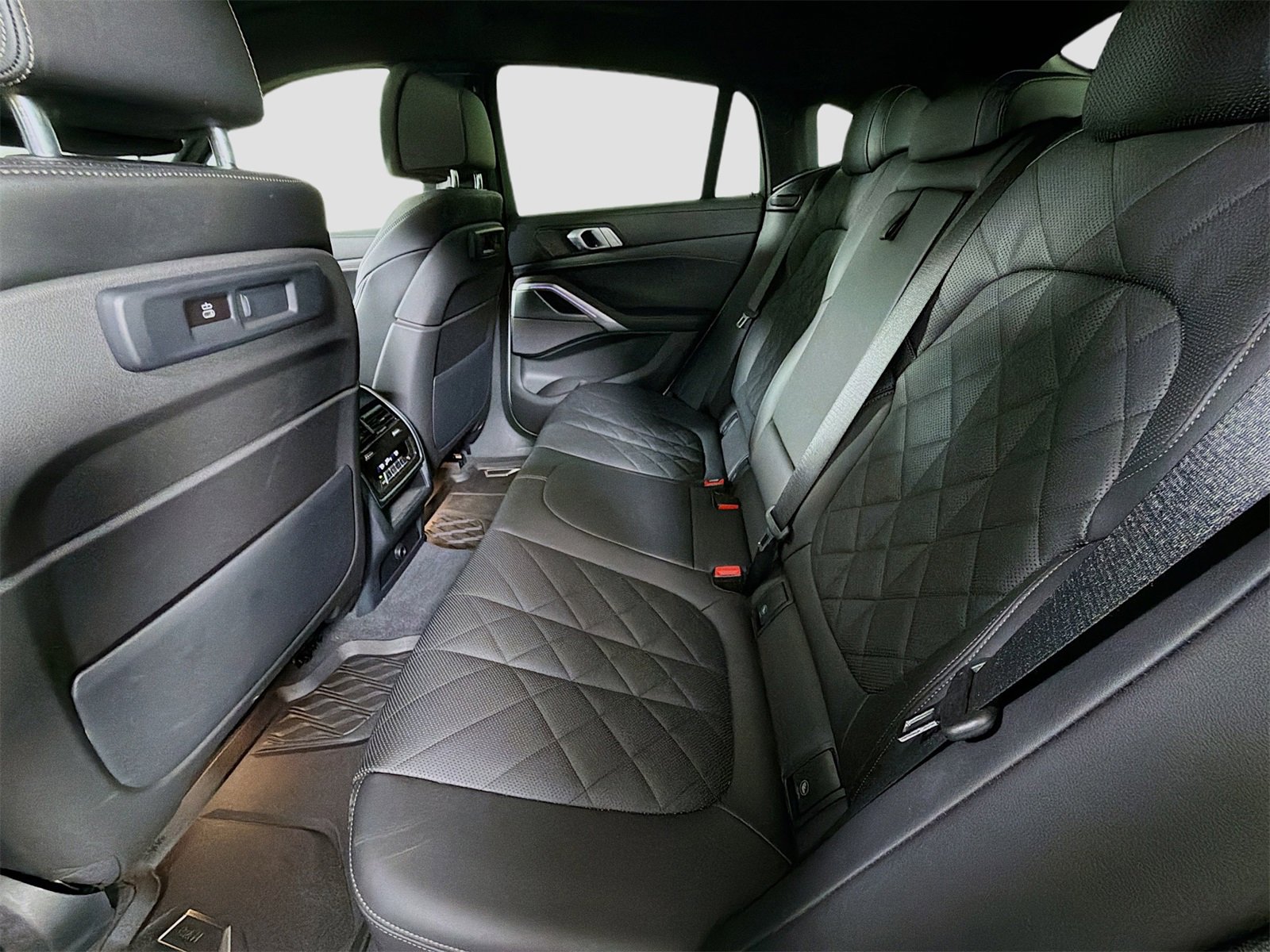 Used 2023 BMW X6 xDrive40i w/ Premium Package image 25