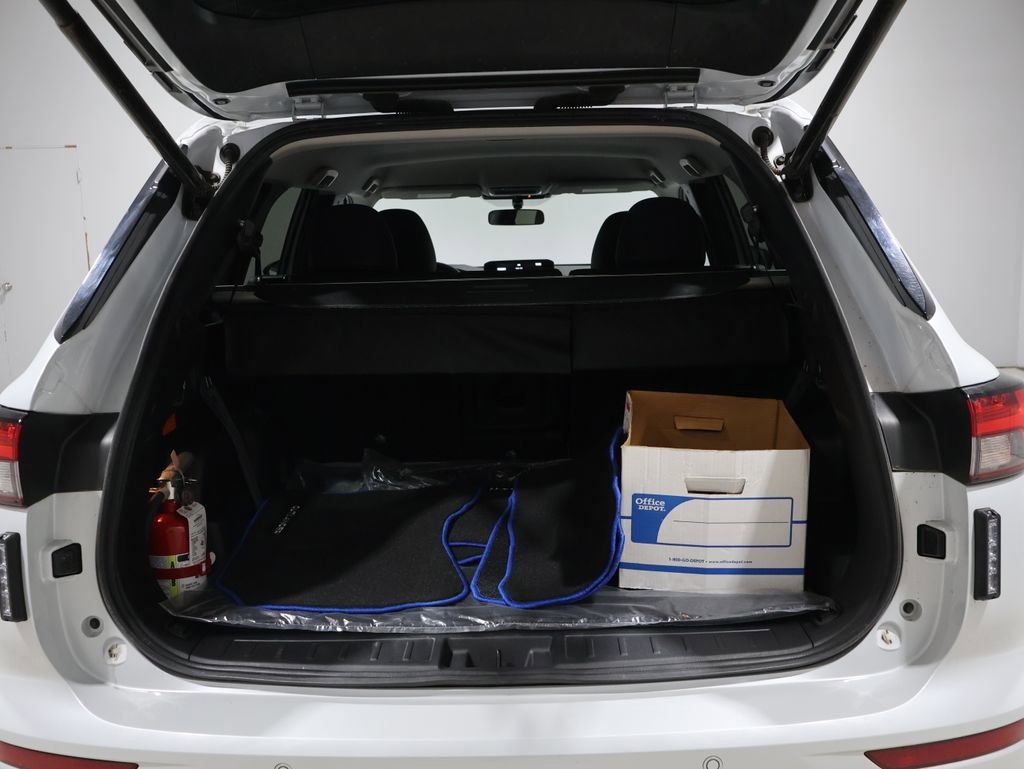 Used 2024 Mitsubishi Outlander SE image 4