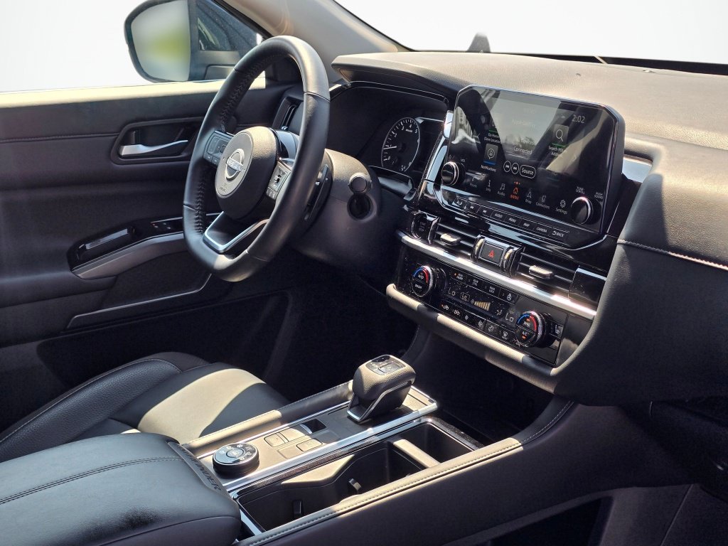 Used 2025 Nissan Pathfinder SL AWD/4WD image 29