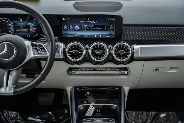 Certified 2025 Mercedes-Benz GLB 250 4MATIC image 22