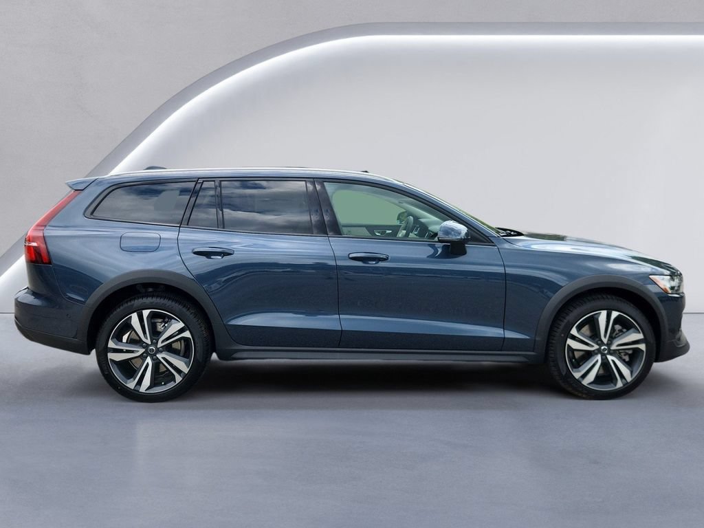 New 2026 Volvo V60 B5 Cross Country Plus w/ Protection Package Premier AWD/4WD image 3