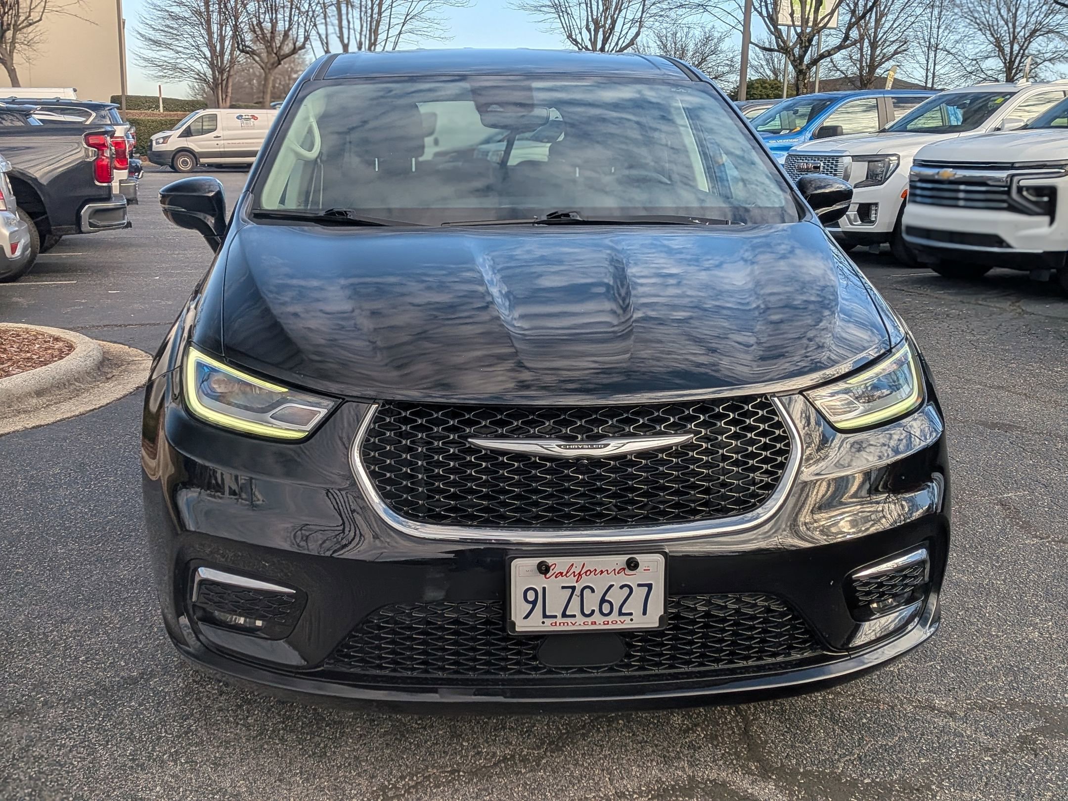 Used 2024 Chrysler Pacifica Touring-L image 3