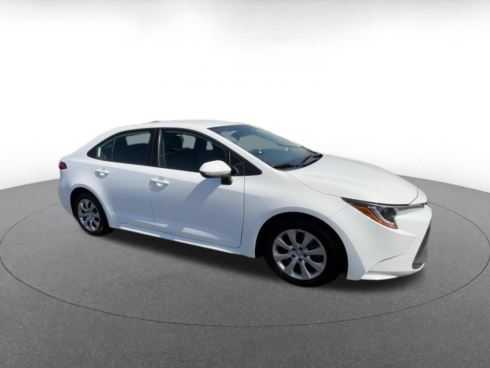 Used 2025 Toyota Corolla LE FWD image 2