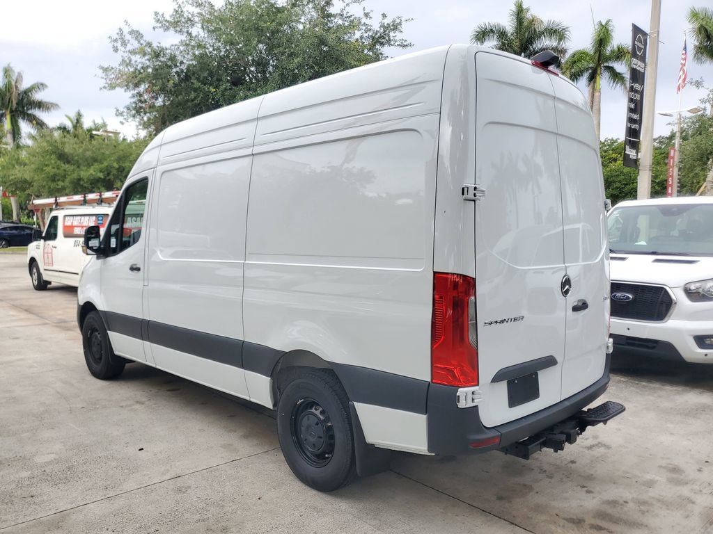 Used 2025 Mercedes-Benz Sprinter 2500 image 4