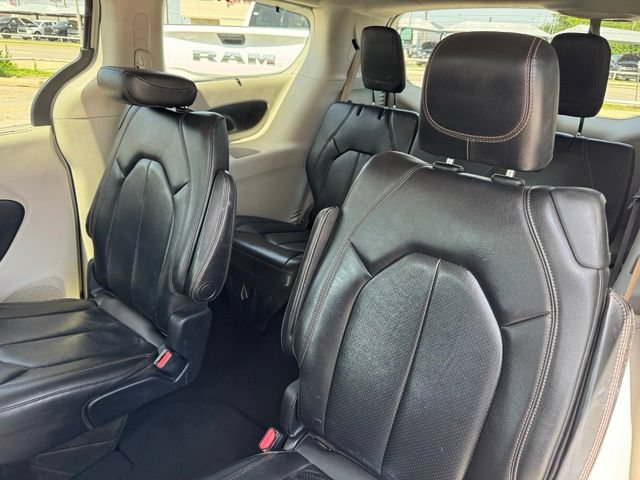 Used 2020 Chrysler Pacifica Touring-L Plus FWD image 12