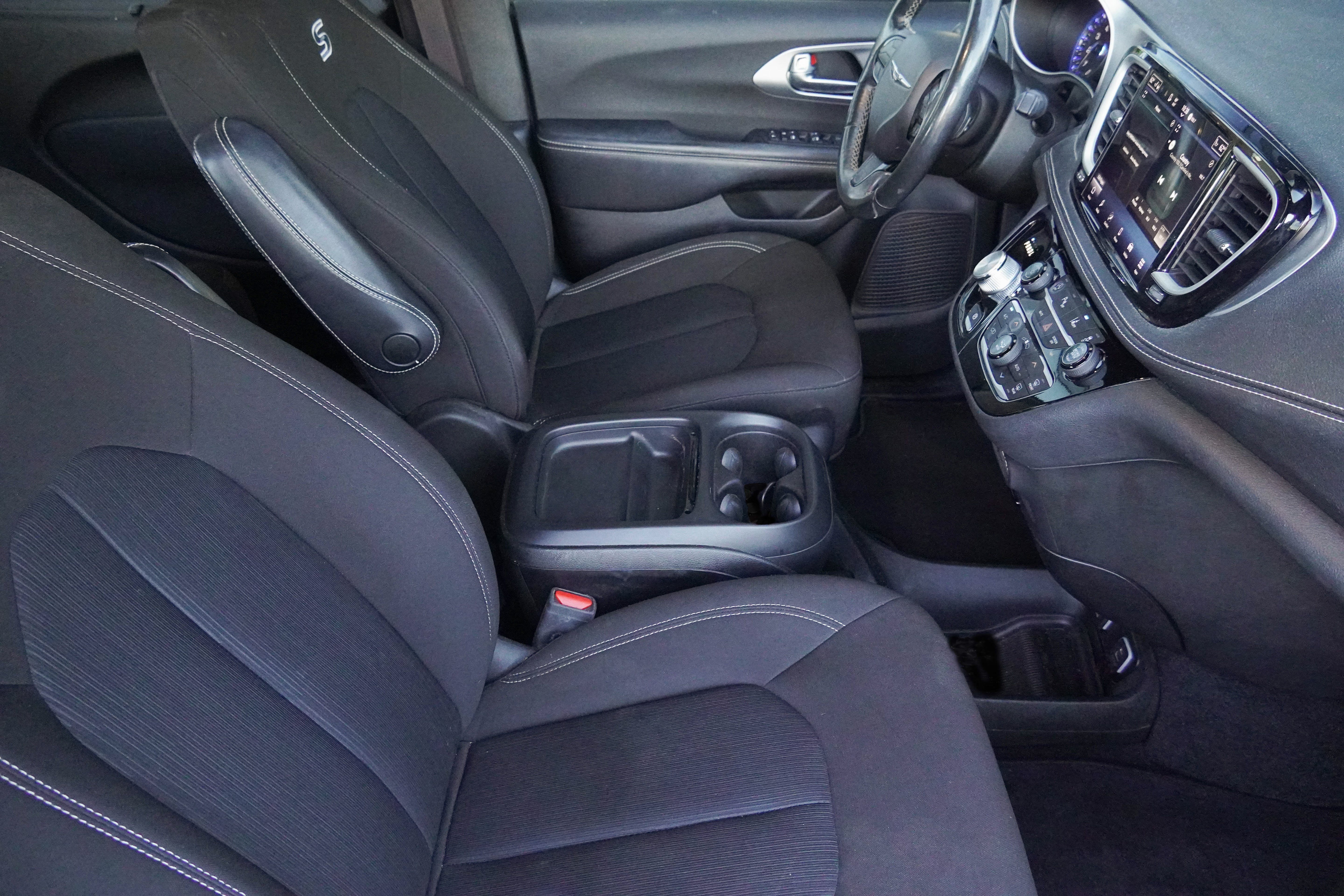 Used 2021 Chrysler Pacifica Touring w/ S Appearance Package FWD image 12