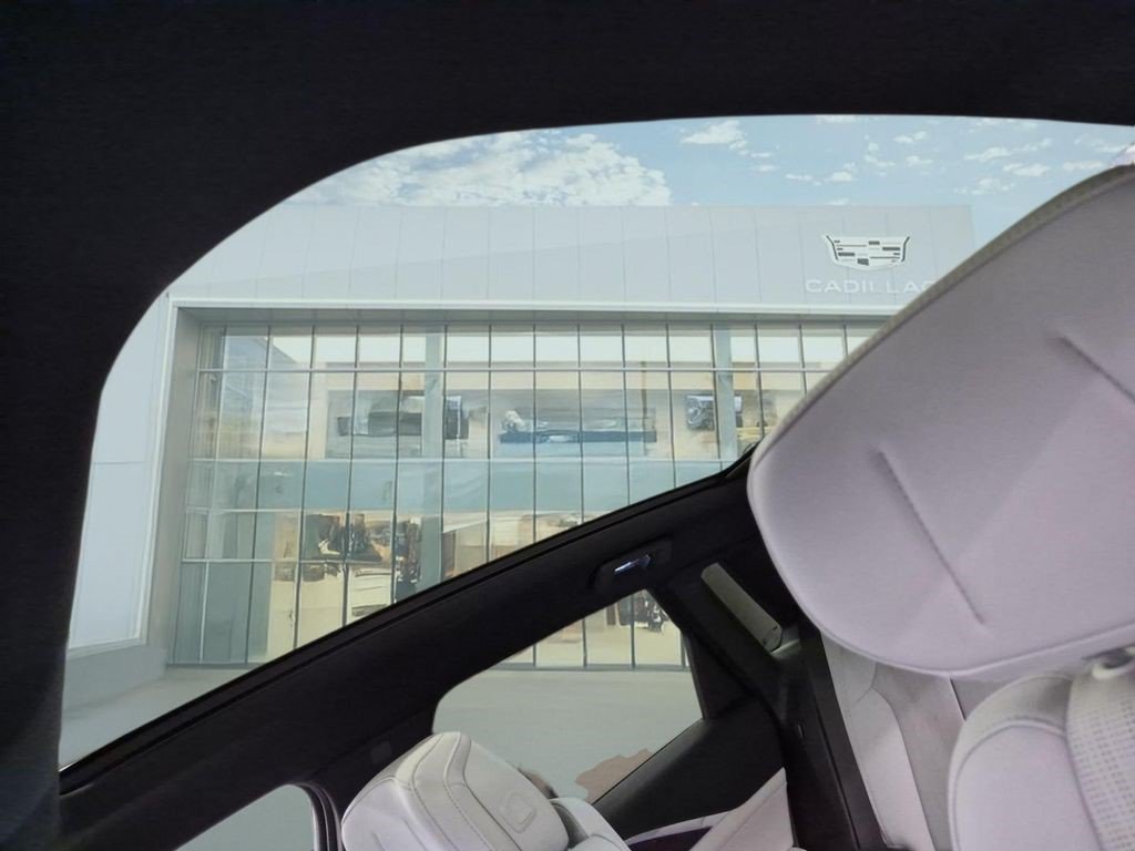 Certified 2024 Cadillac Lyriq Luxury RWD image 8