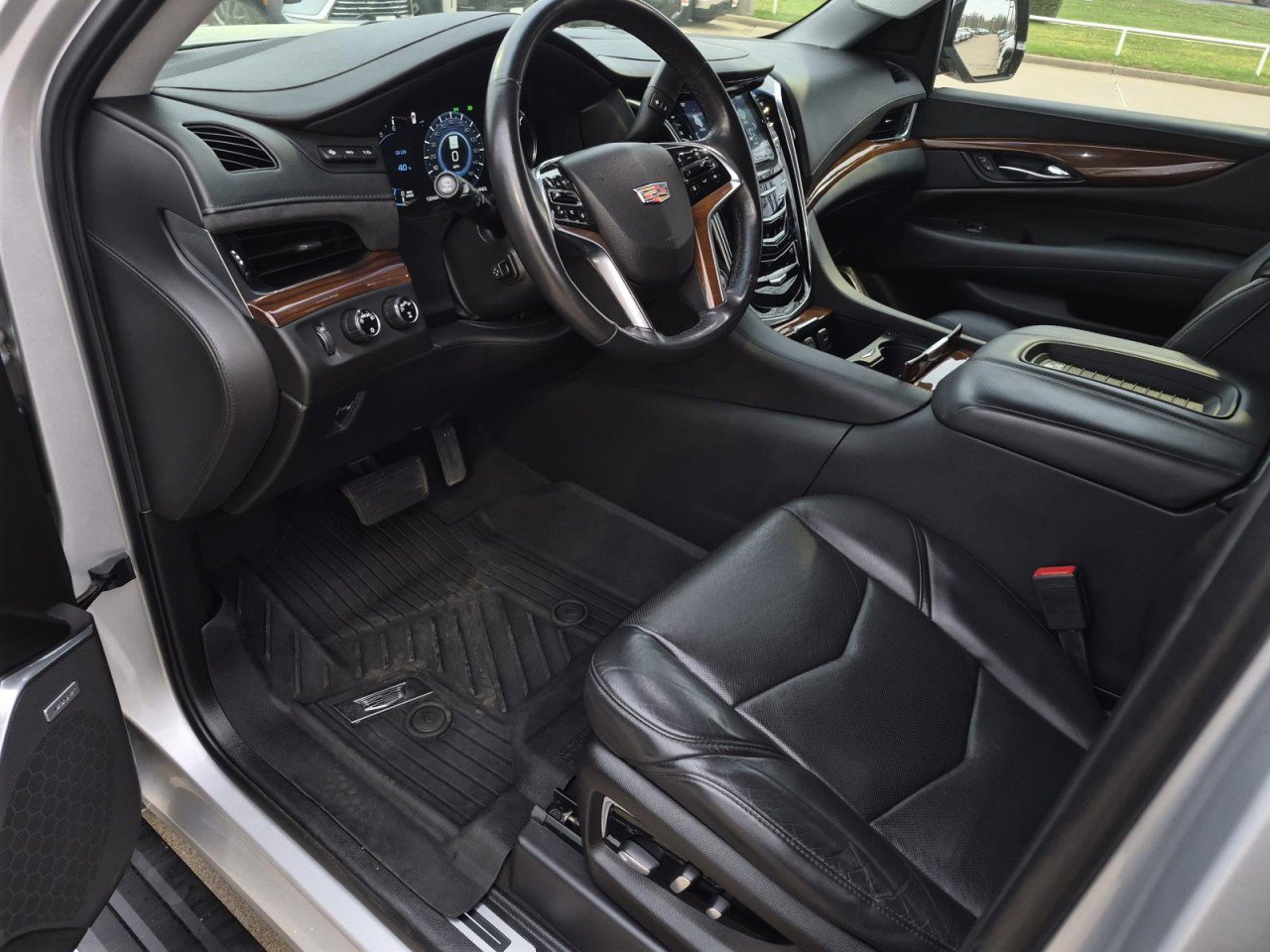 Certified 2020 Cadillac Escalade Premium Luxury image 12