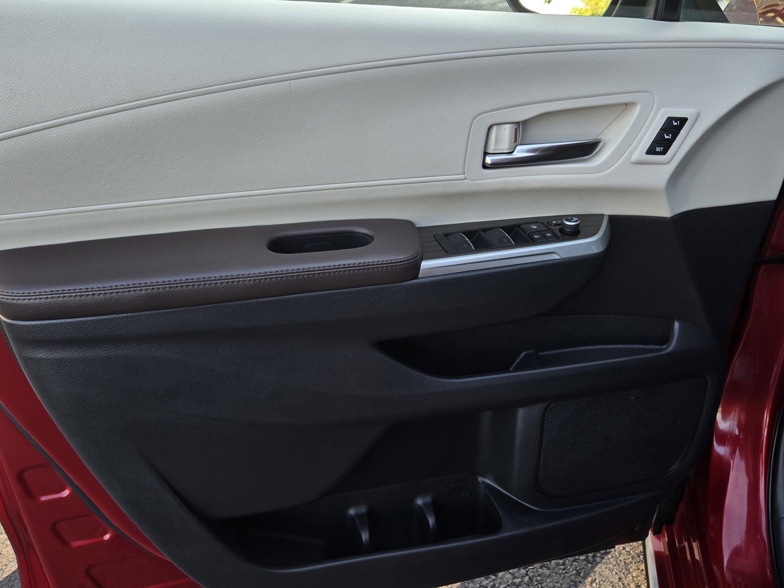 Certified 2022 Toyota Sienna Platinum image 9