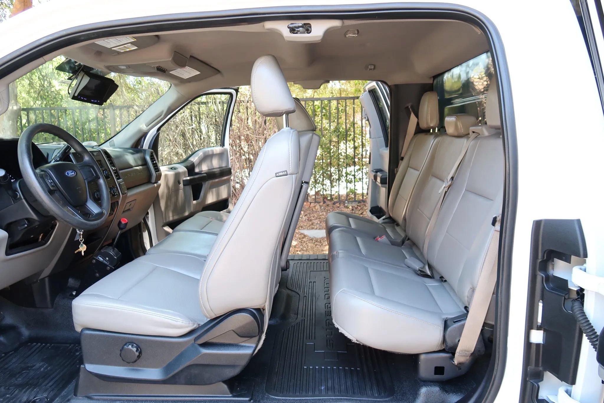 Used 2017 Ford F550 2WD SuperCab Super Duty image 28
