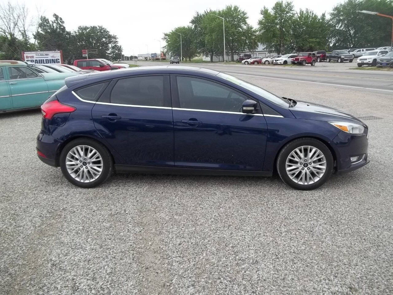 Used 2016 Ford Focus Titanium w/ Titanium Cold Weather Package FWD image 4