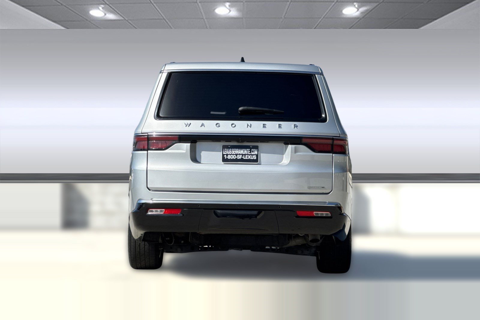Used 2024 Jeep Wagoneer L Series III w/ Flexible Seating Group AWD/4WD image 9