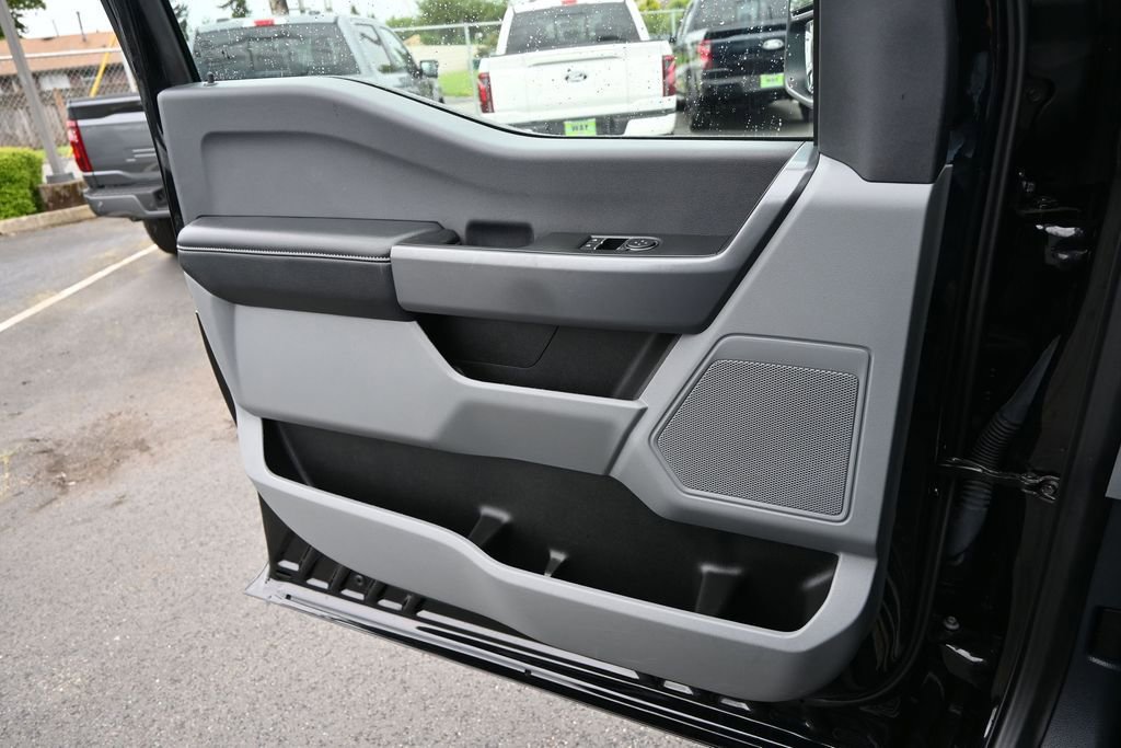 Used 2024 Ford F550 4x4 Regular Cab Super Duty image 12