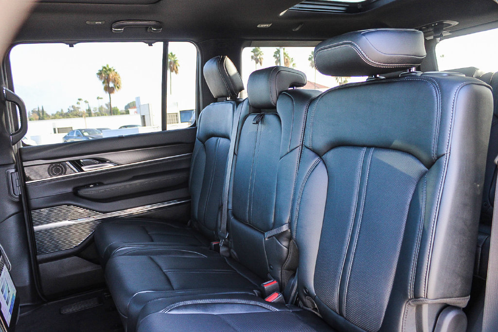 New 2026 Jeep Grand Wagoneer Summit w/ Premium Group III AWD/4WD image 19