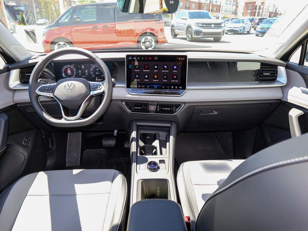 New 2026 Volkswagen Tiguan SE AWD/4WD image 17