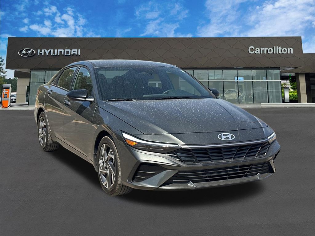 Used 2025 Hyundai Elantra Sport image 3