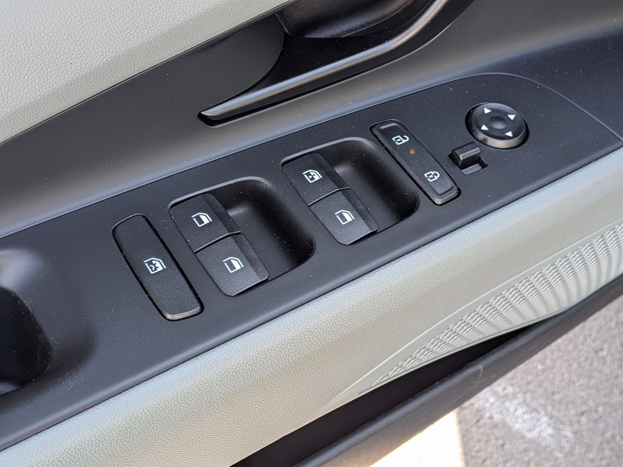 Used 2025 Hyundai Elantra Limited image 13