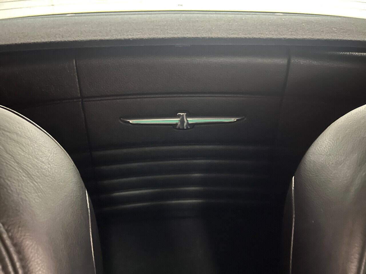 Used 2005 Ford Thunderbird Deluxe image 89