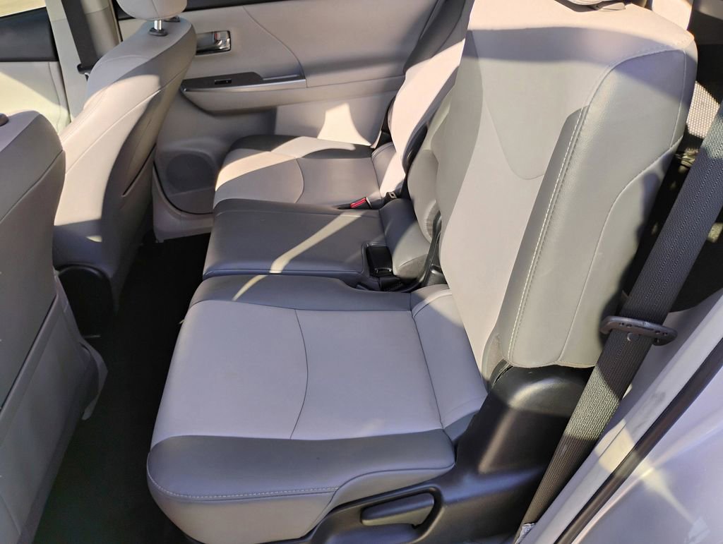Used 2017 Toyota Prius V Four image 19