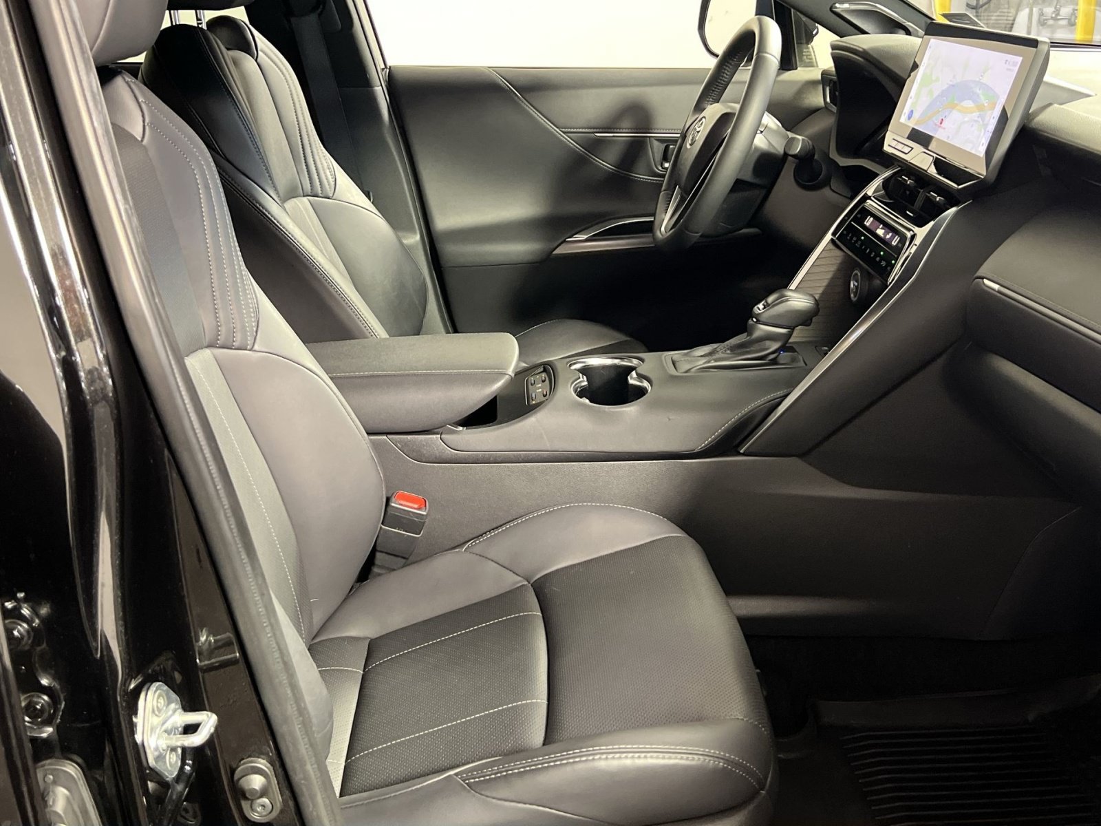 Used 2023 Toyota Venza Limited AWD/4WD image 28