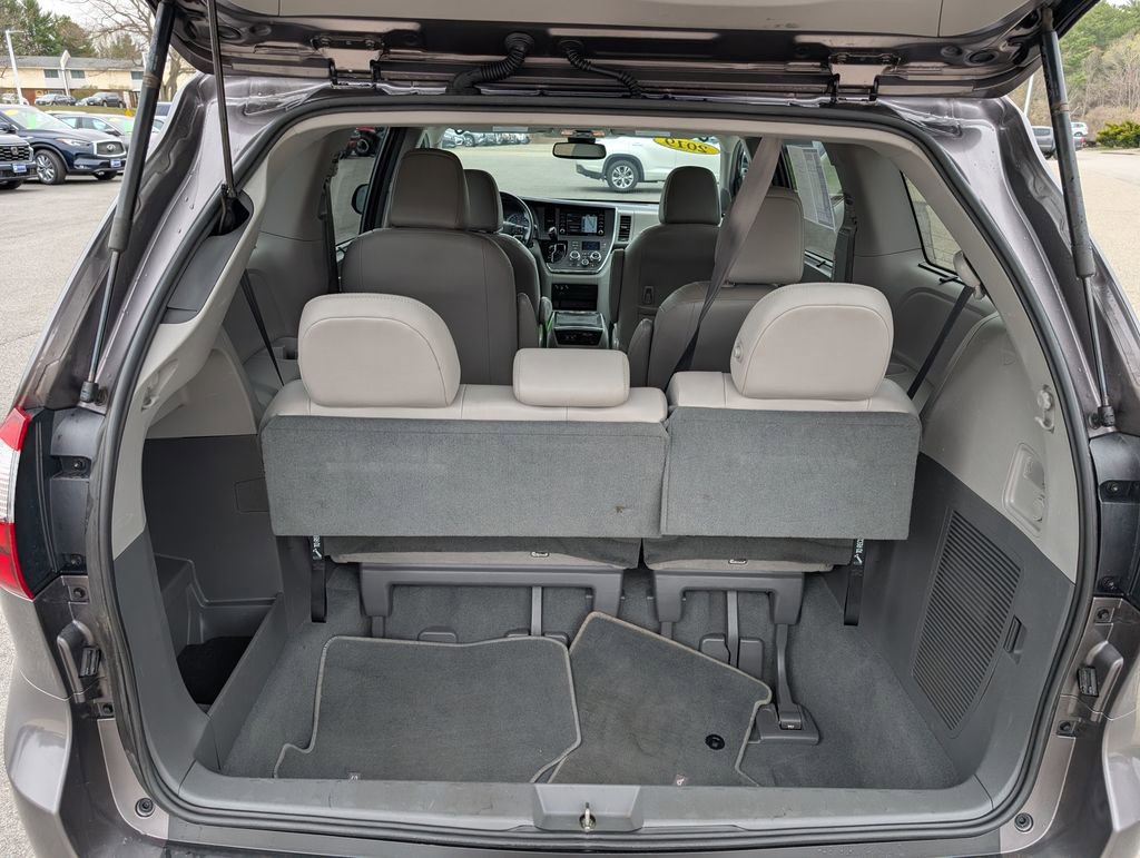 Used 2019 Toyota Sienna XLE w/ XLE Navigation Package AWD/4WD image 12