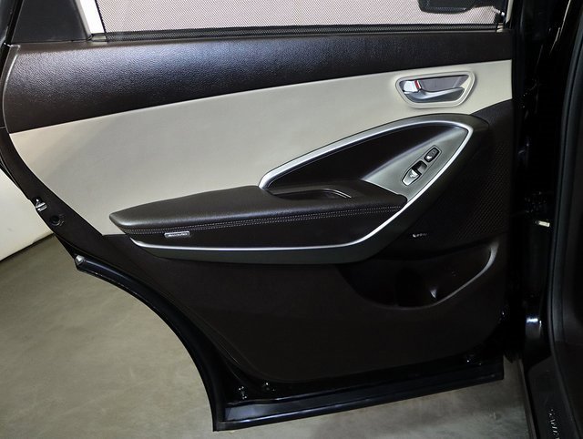 Used 2017 Hyundai Santa Fe SE Ultimate w/ Cargo Package image 28