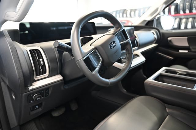 Used 2025 Ford Expedition Max Active AWD/4WD image 27