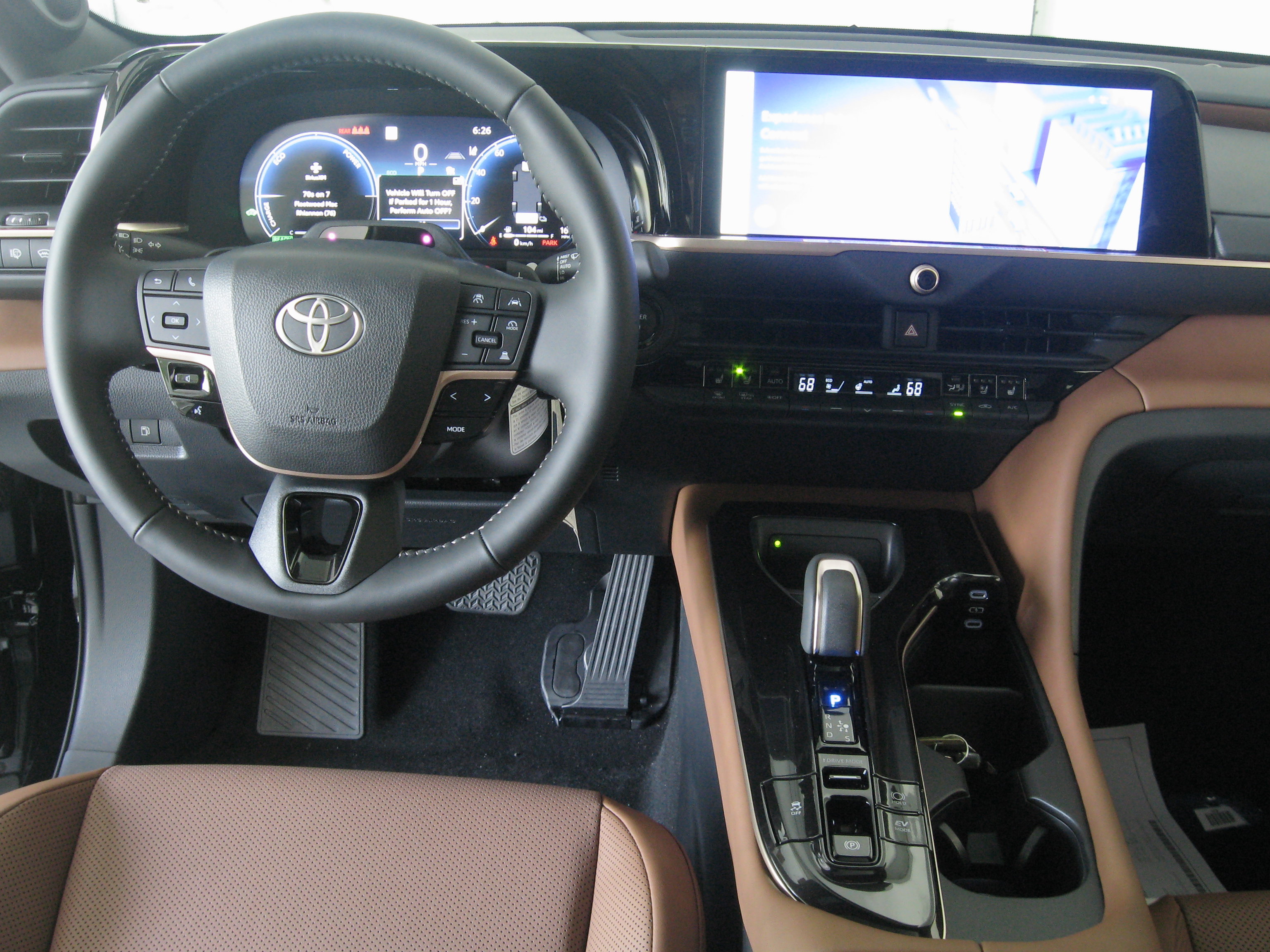 New 2025 Toyota Crown Signia image 2